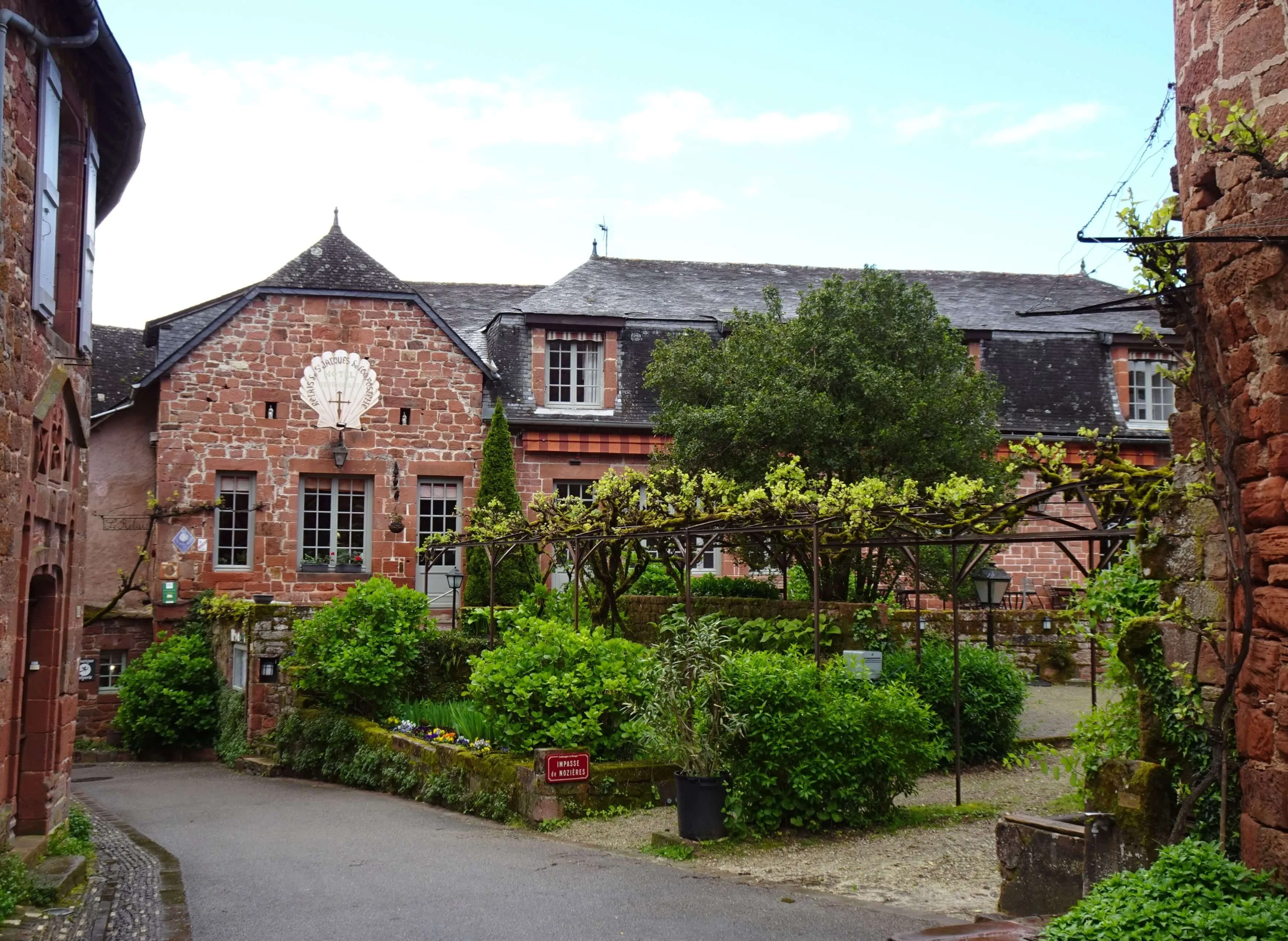 2026 04 13 voyage dans le lot et la dordogne collonges la rouge 12 
