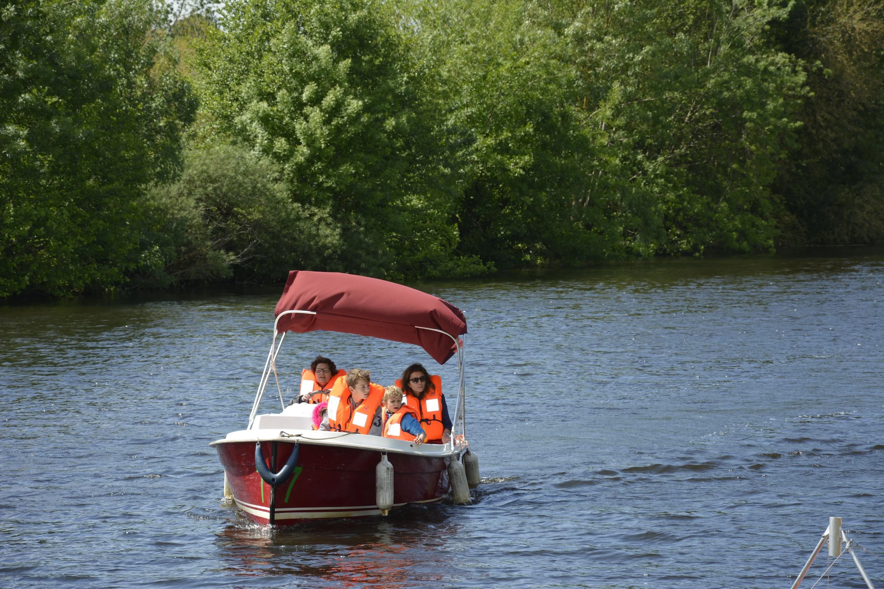 G trouve exposition ext 13 bateaux electrique
