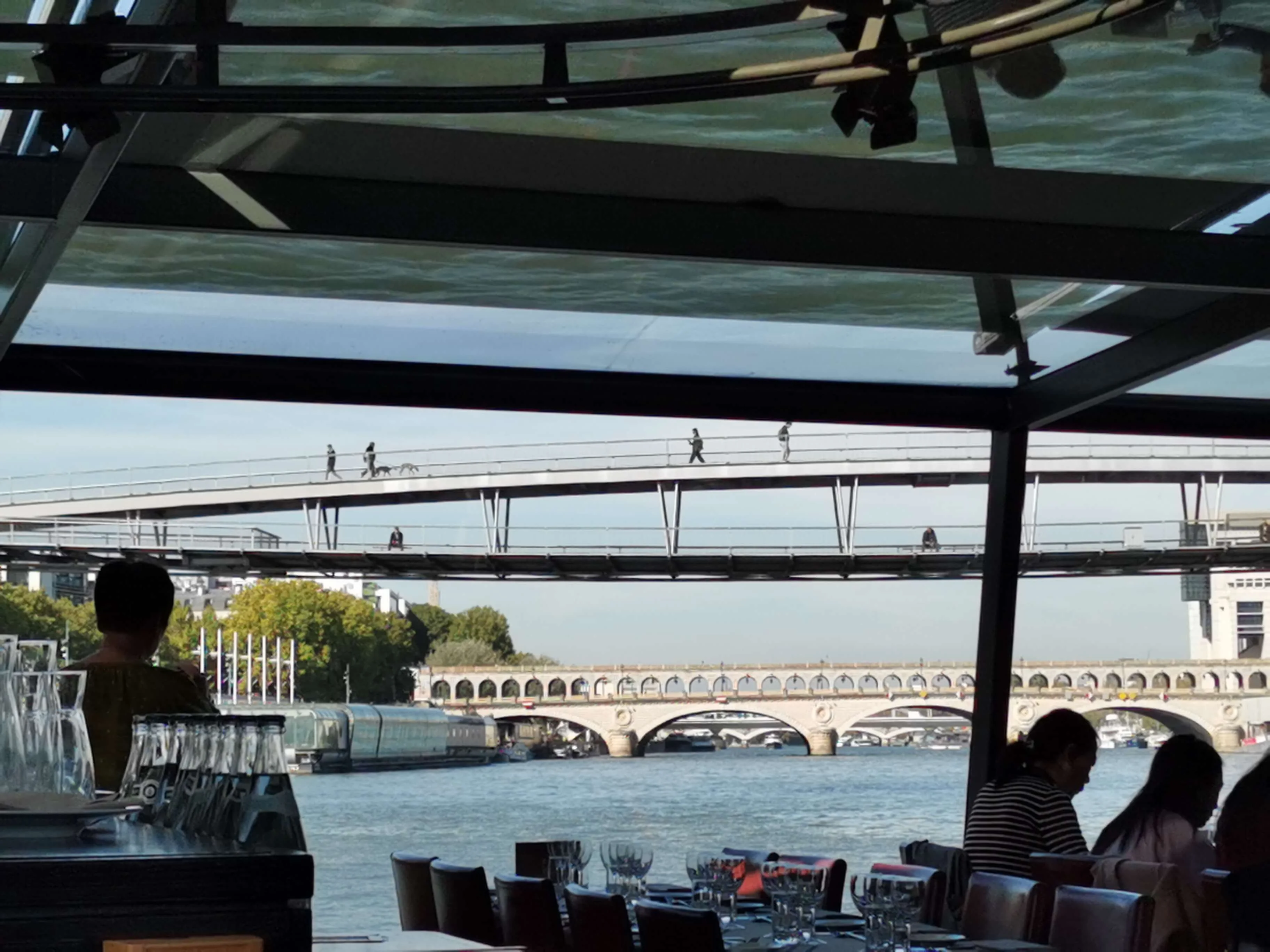 Paris 48 passerelle simone de beauvoir et pont de bercy